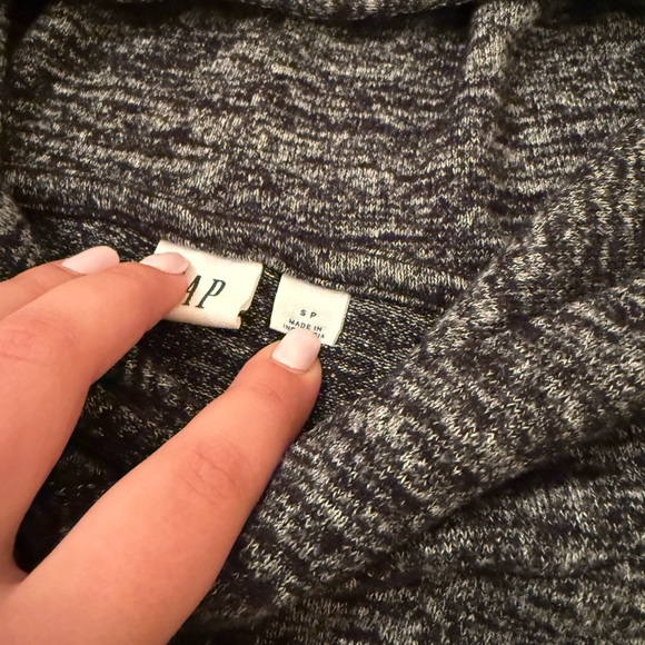 GAP Women's Hooded Pullover Sweater - Picture 8 of 10